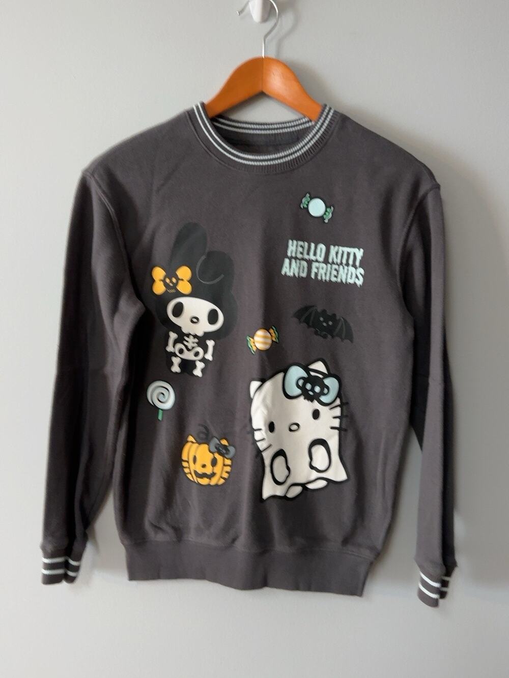 Hello Kitty & Friends Sanrio Halloween Graphic Sweatshirt – Women’s XXS